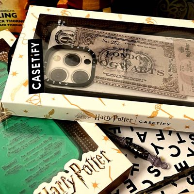 Sorciers, Sorcières et Moldus découvrez de nouvelles coques Harry Potter avec Casetify et Warner Bros￼