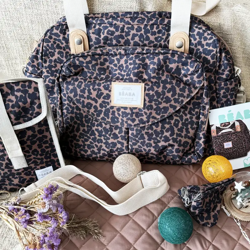 Lire la suite à propos de l’article Parent, mais stylé ! Béaba lance le sac à langer qui fait tourner les têtes