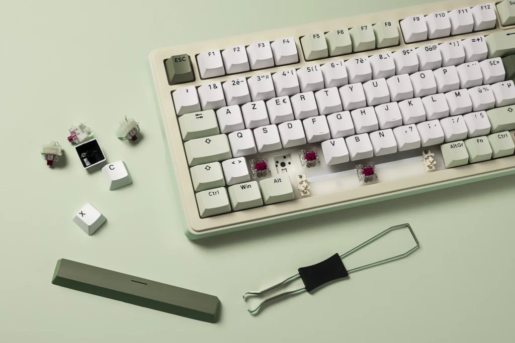 The G-Lab Keyz Elite 300 Matcha : le test complet du clavier mécanique crème et vert thé